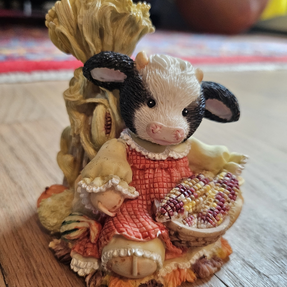 1995 Marys MooMoos "The Cows In The Corn" Figurine